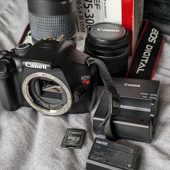 Canon Camera with 2 lenses memory card, original Charger, + Bag - Picture 8 of 11